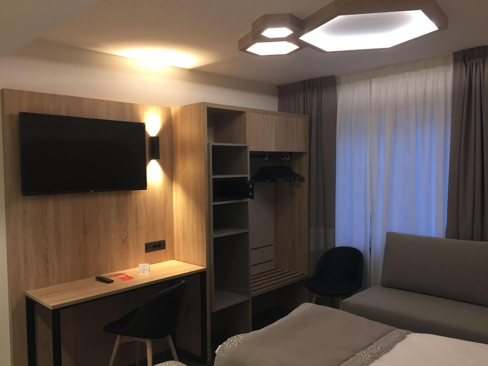 Tourist Hotel Brixen Exteriör bild
