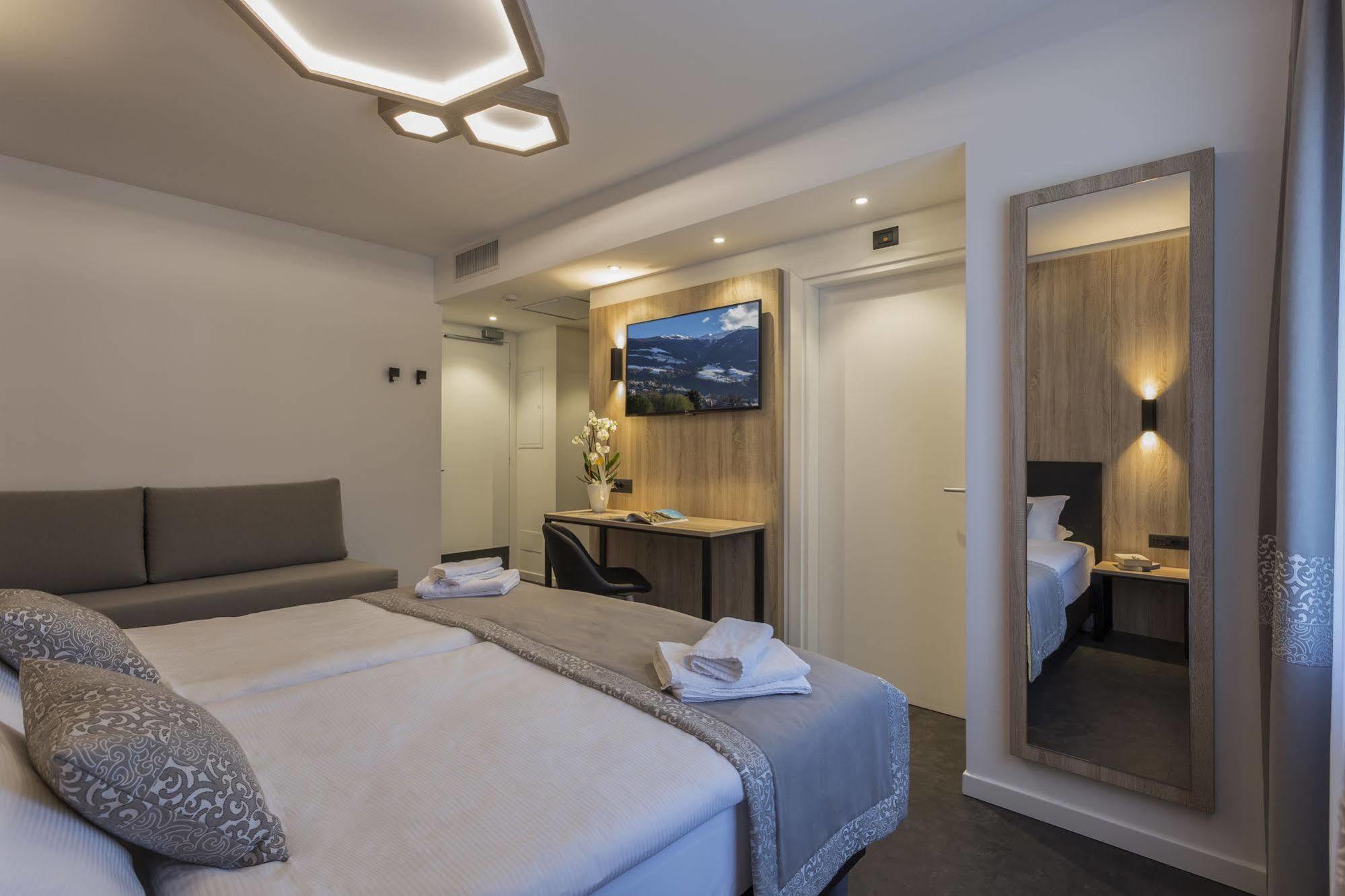 Tourist Hotel Brixen Exteriör bild