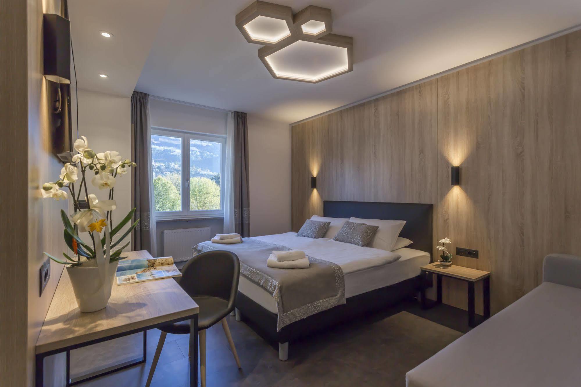 Tourist Hotel Brixen Exteriör bild