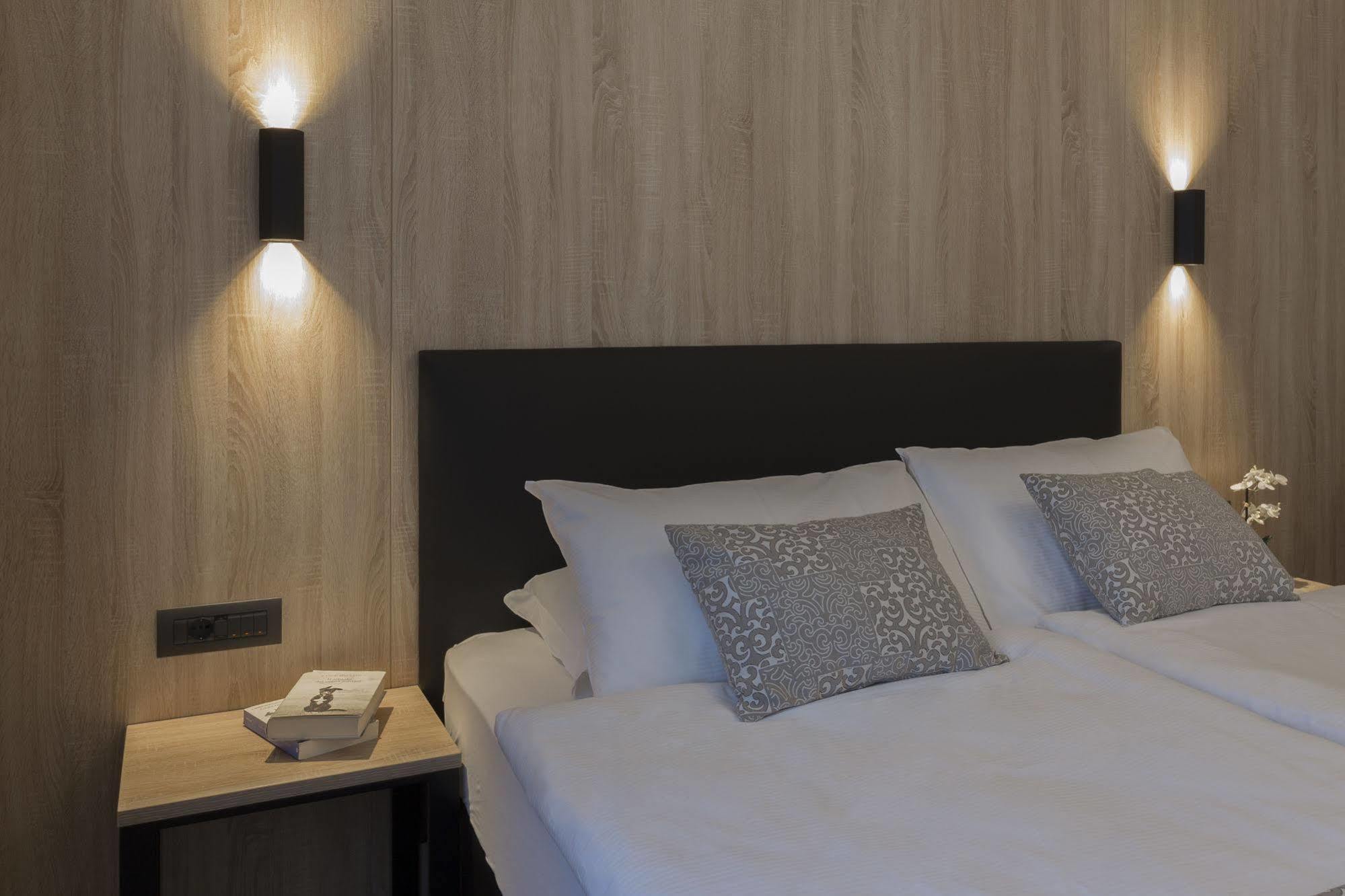 Tourist Hotel Brixen Exteriör bild